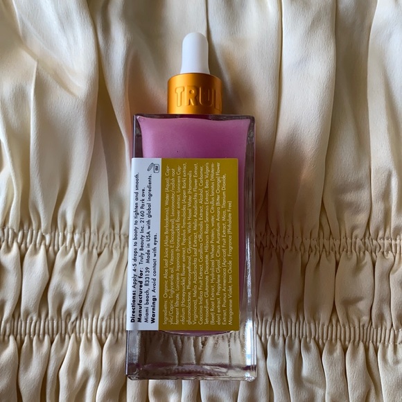 TRULY BUNS OF GLOWRY • TIGHTEN & GLOW • BUTT SERUM - Picture 2 of 3